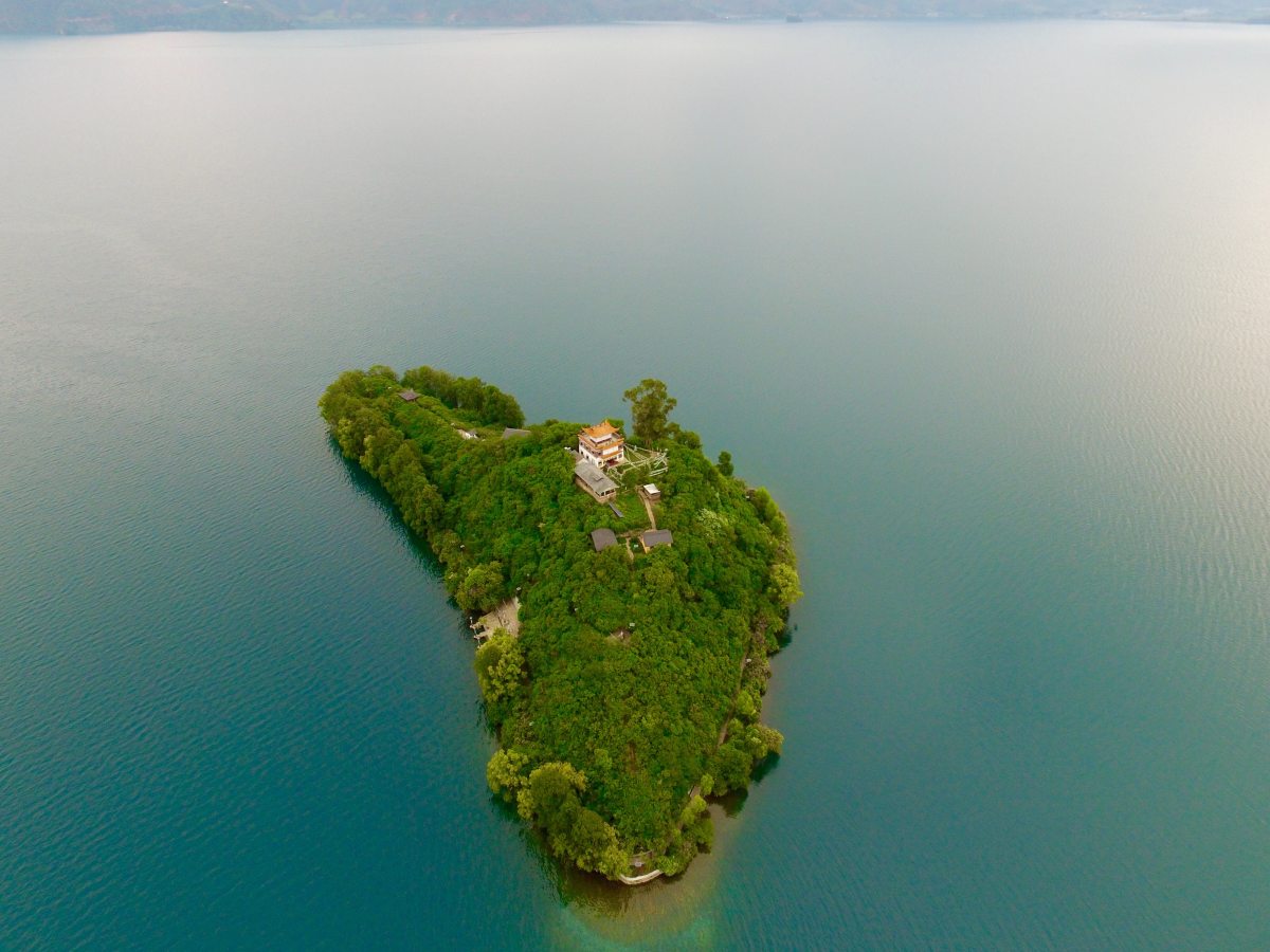 泸沽湖湖上小岛