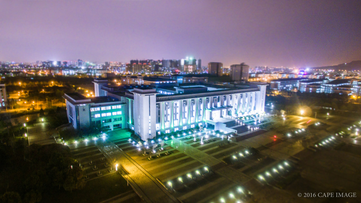 use only 我们在这个小魔方里进进出出 东南大学九龙湖李文正图书馆