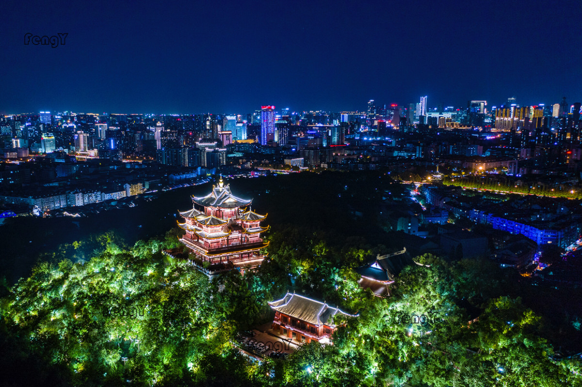 夜晚的城隍阁