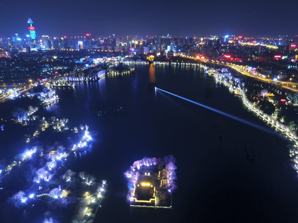 大明湖夜景