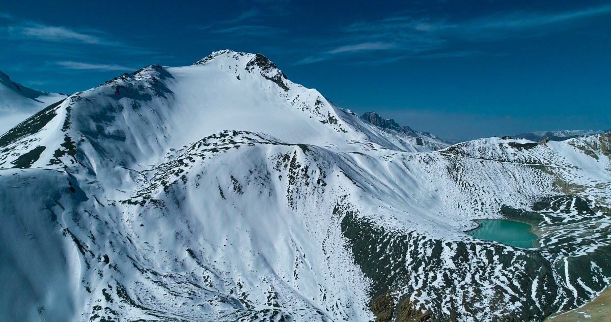 天山雪景