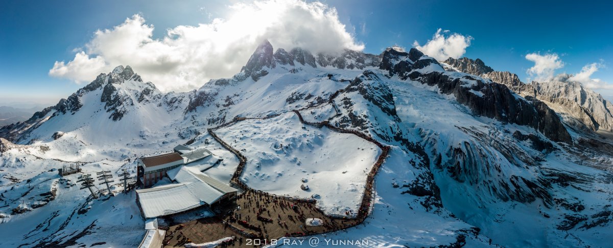 玉龙雪山主峰