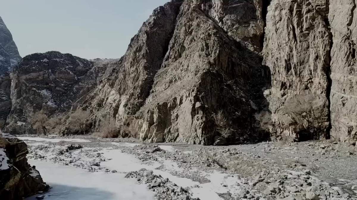 新疆库尔楚山沟航拍