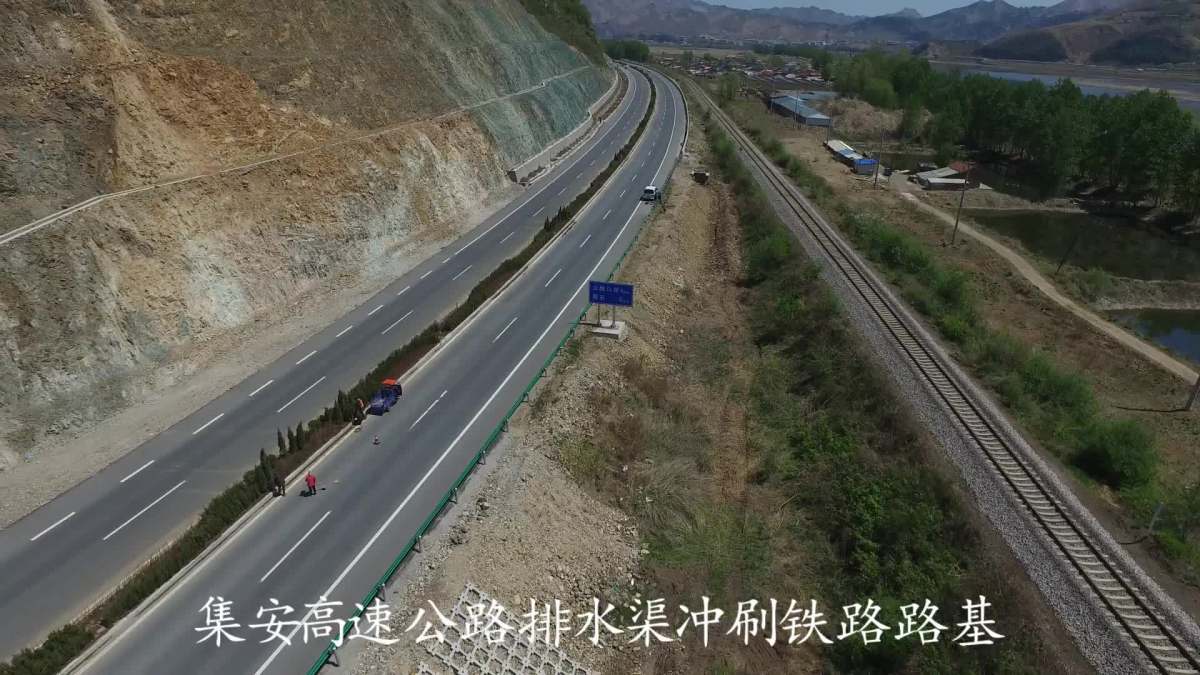 梅集线247km高速公路排水设施危及行车安全