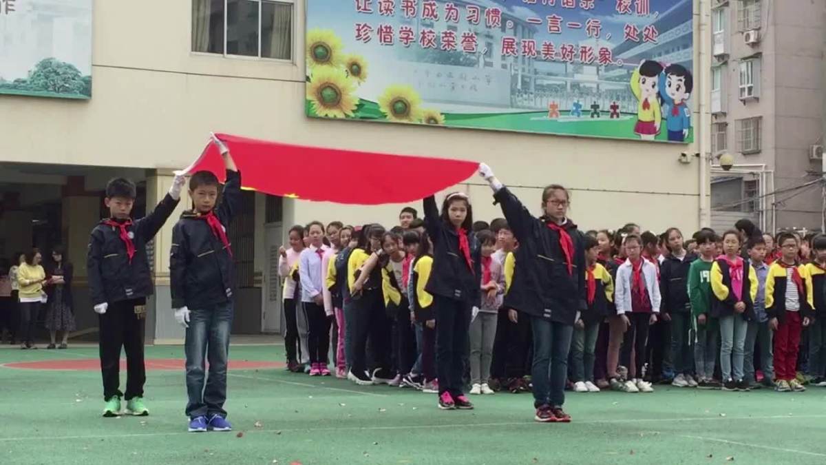 国旗下讲话-白云园小学三(2)班