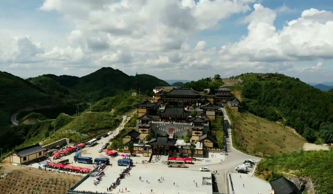 航拍:六月十九,阳宝山盛况农历六月十九是观世音菩萨成道日,观音,又称