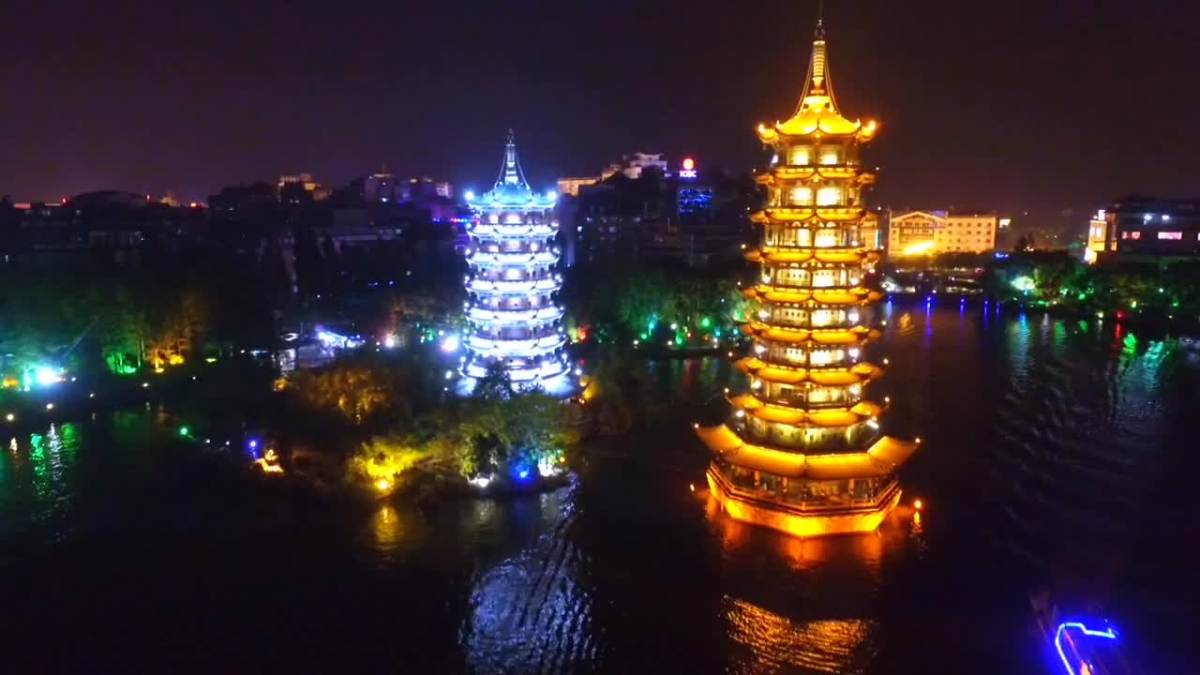桂林日月双塔夜景航拍