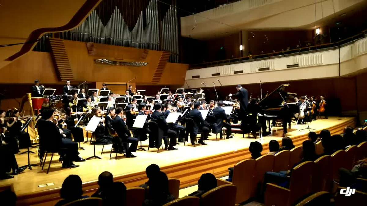 张朝作品钢琴协奏曲《哀牢山狂想曲》