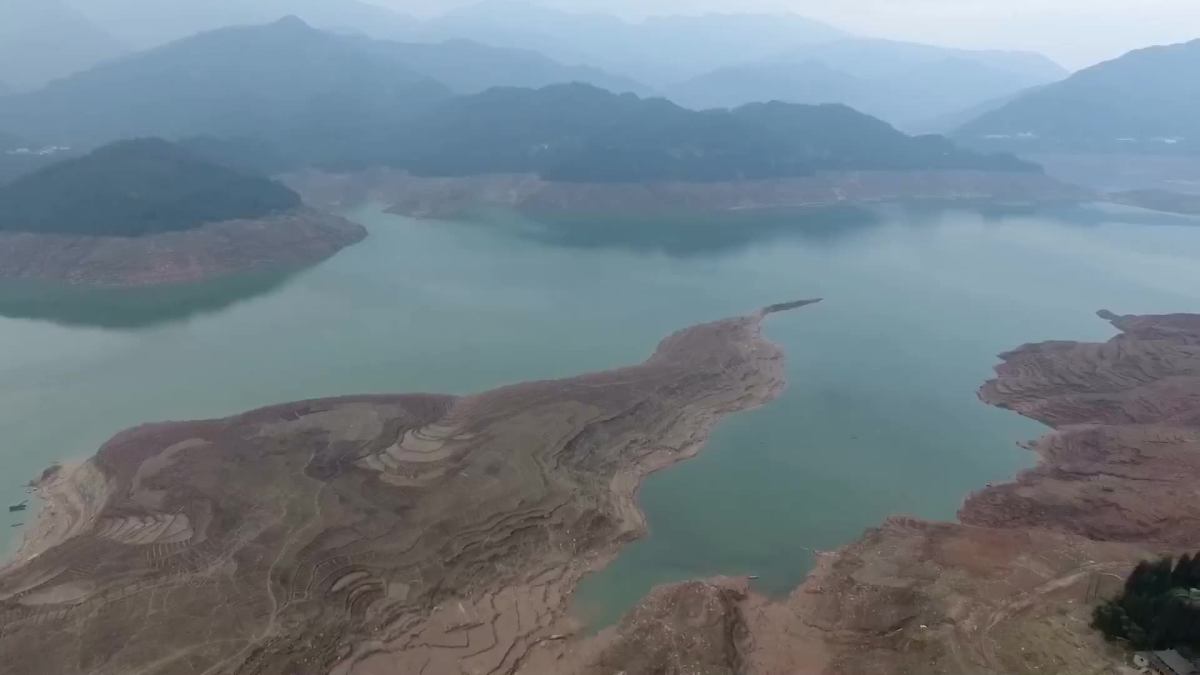 2月19日瓦屋山拍 桌山和枯水期雅女湖