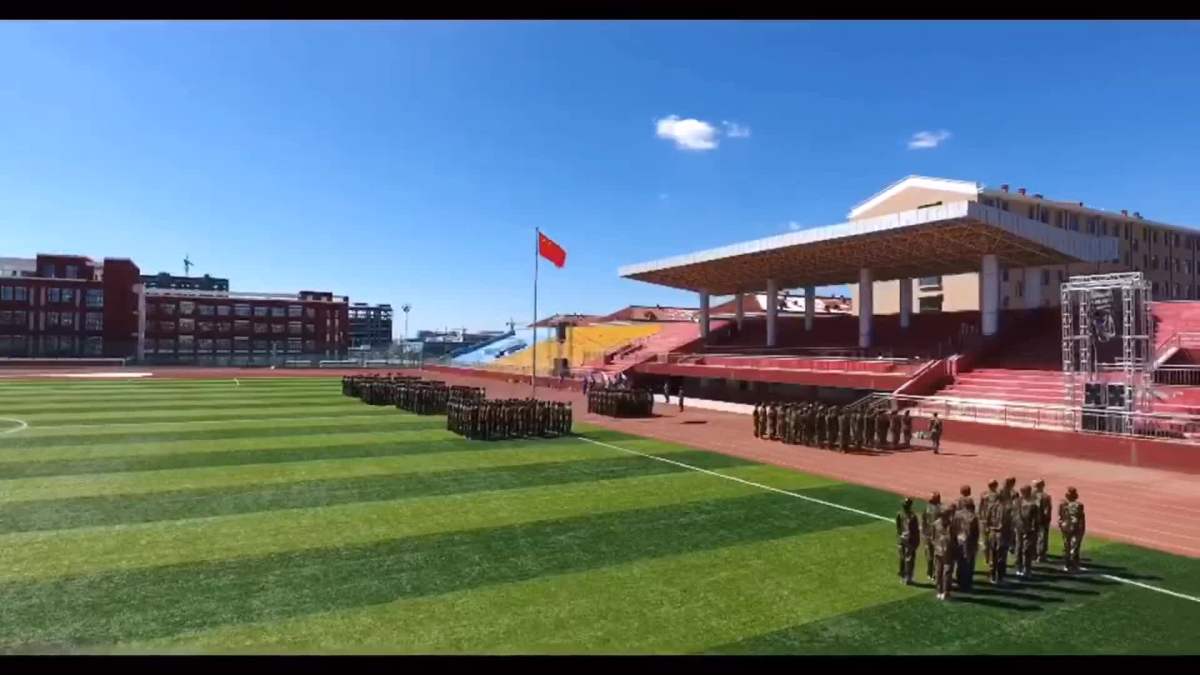北京八中乌兰察布分校 高一军训航拍
