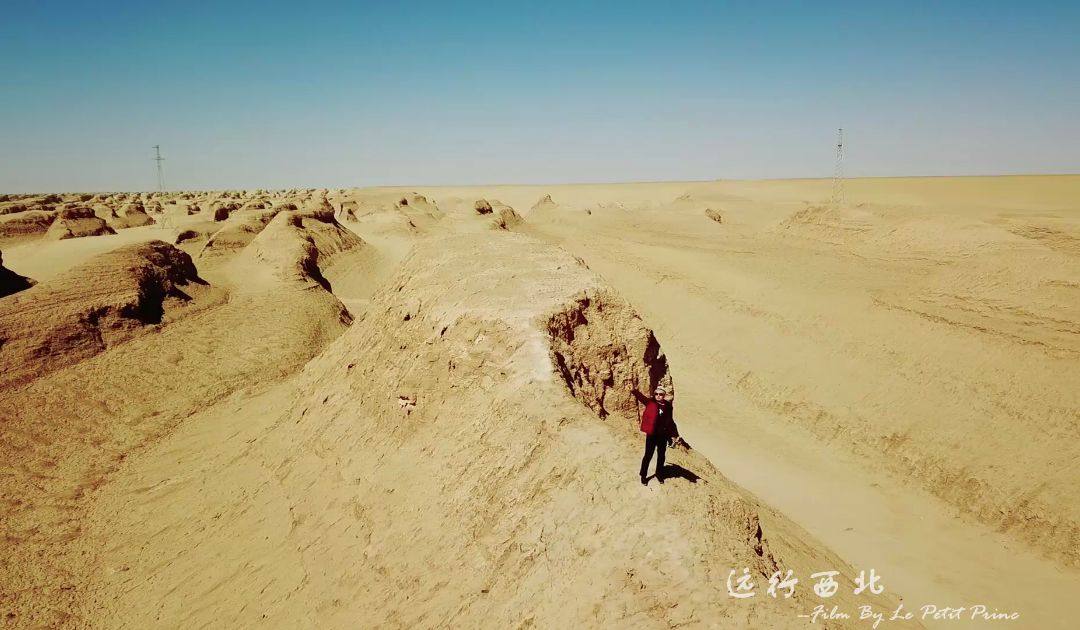 这是部关于一辆微型车,14天行驶8812km,勇闯西北戈壁沙漠的故事.
