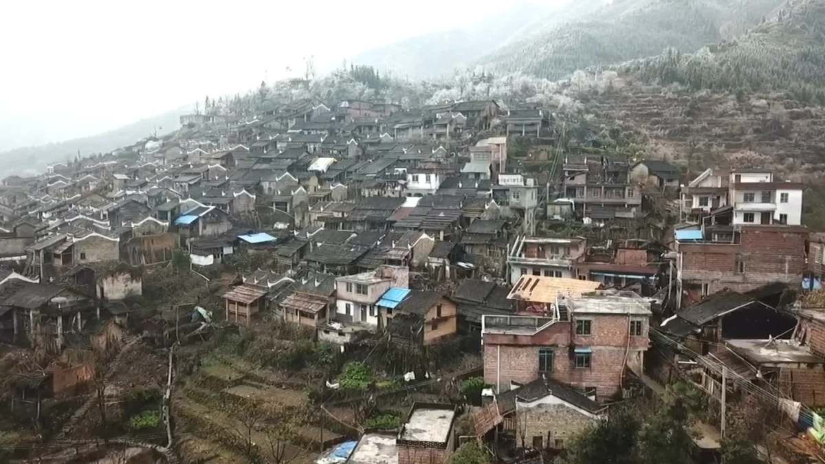 2018-1-9一镜到底航拍连南油岭冰雪奇观(融冰中)
