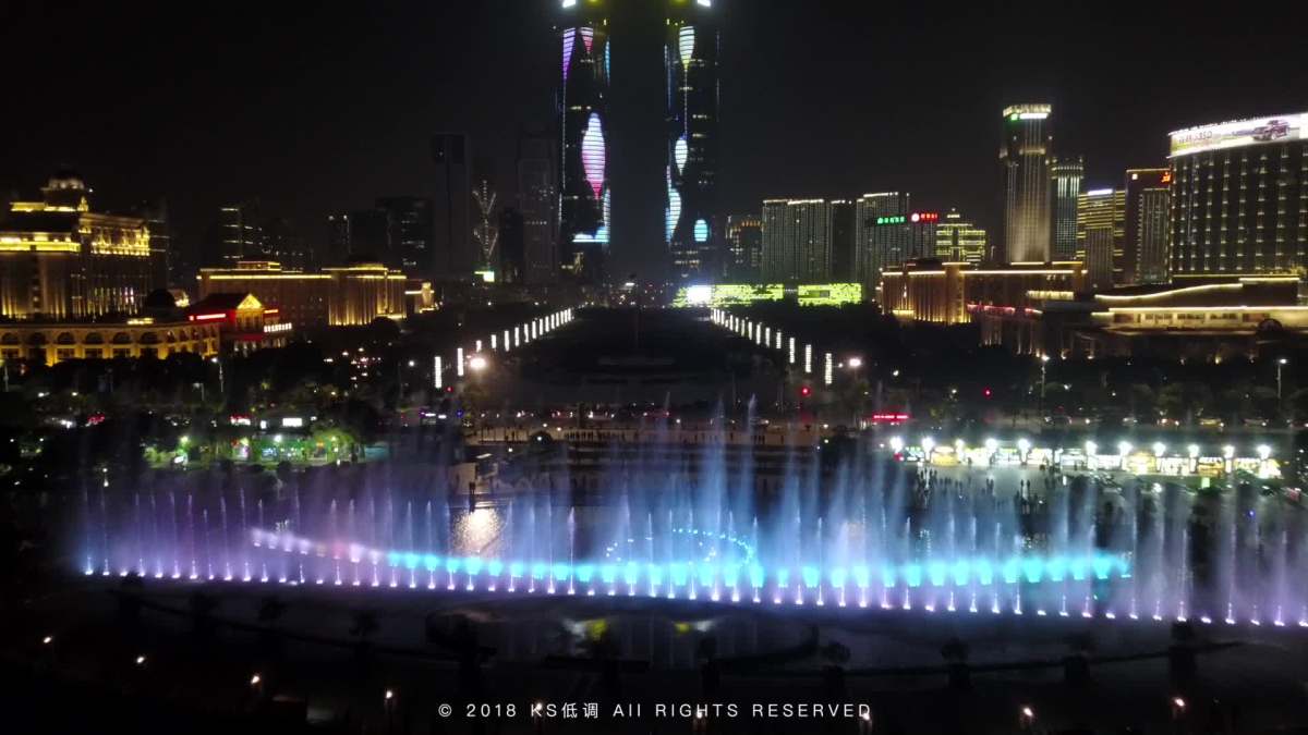 夜色中的秋水广场喷泉