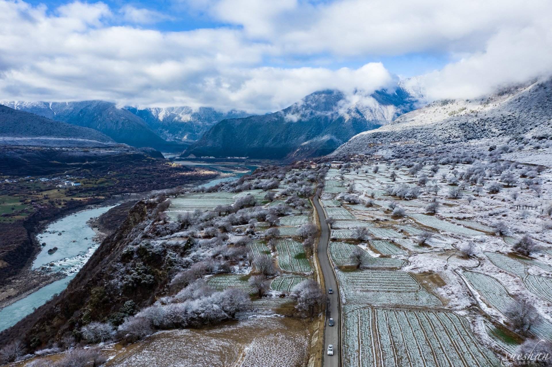 索松村三座雪山图片