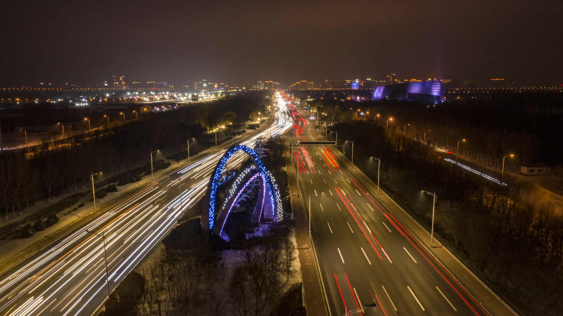 哈尔滨松北大道夜景