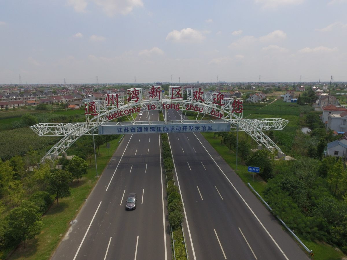 面朝大海拱门那边,是江苏南通的通州湾,那里有,面朝大海,春暖花94开