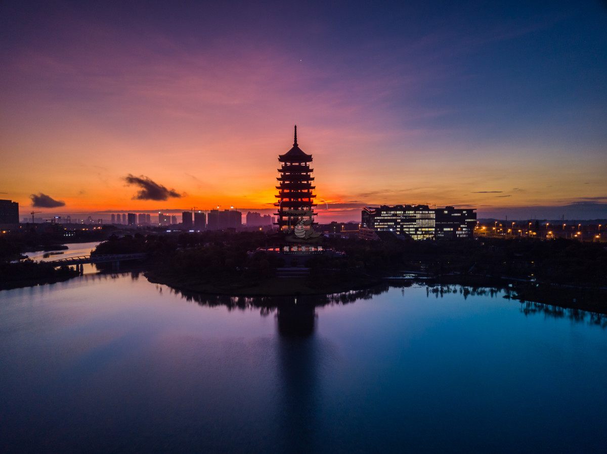 让"御"带我看世界-五象塔