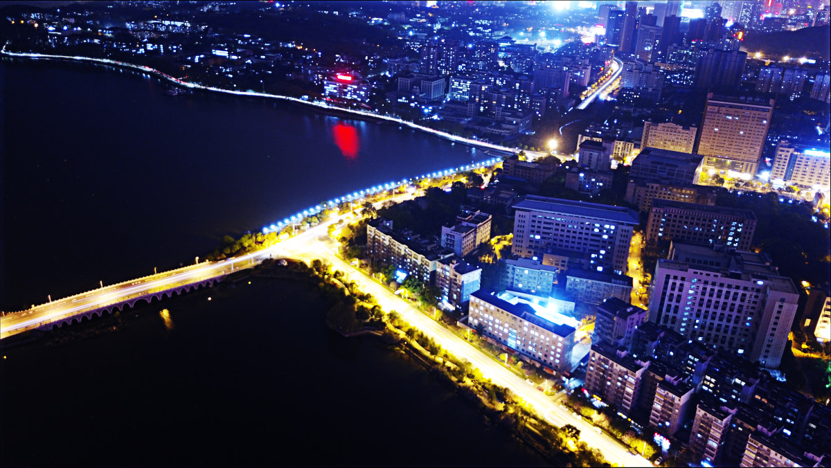 焦距: 20 武漢的夜景 2017-04-05skypixel use only 楚河漢街 雙湖橋