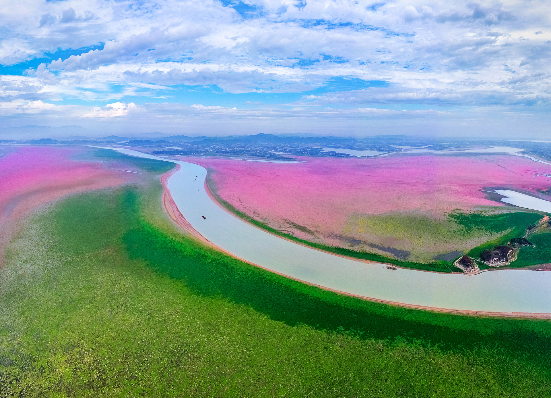 2已投稿天空之城 5 周年航拍大赛进入枯水期,鄱阳湖底裸露了出来