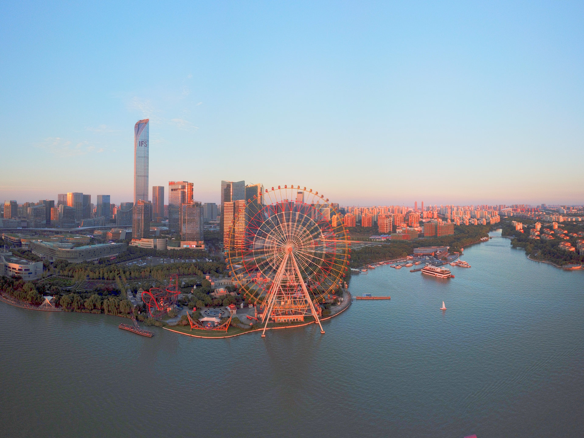 金鸡湖摩天轮圆融商圈