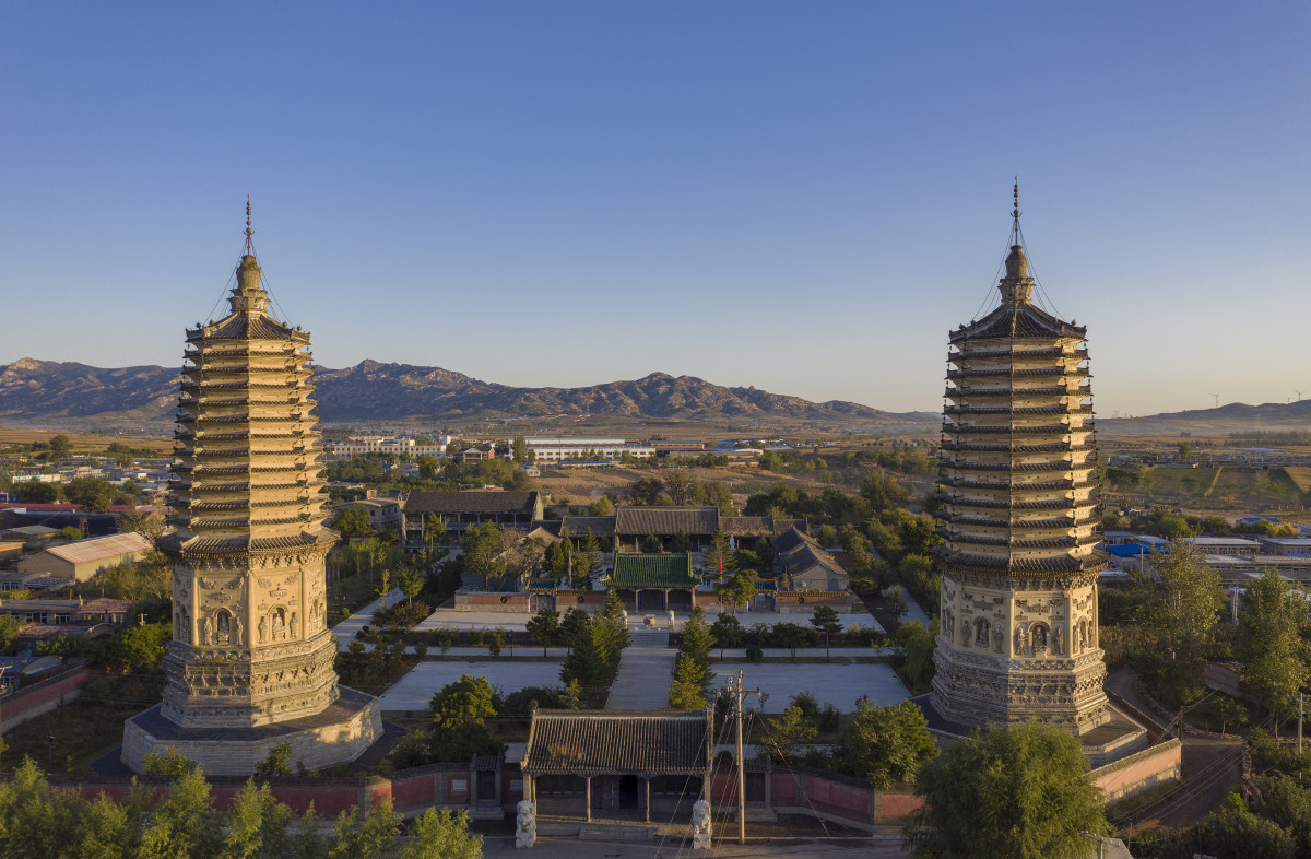 隽永生动辽宁北镇崇兴寺双塔.