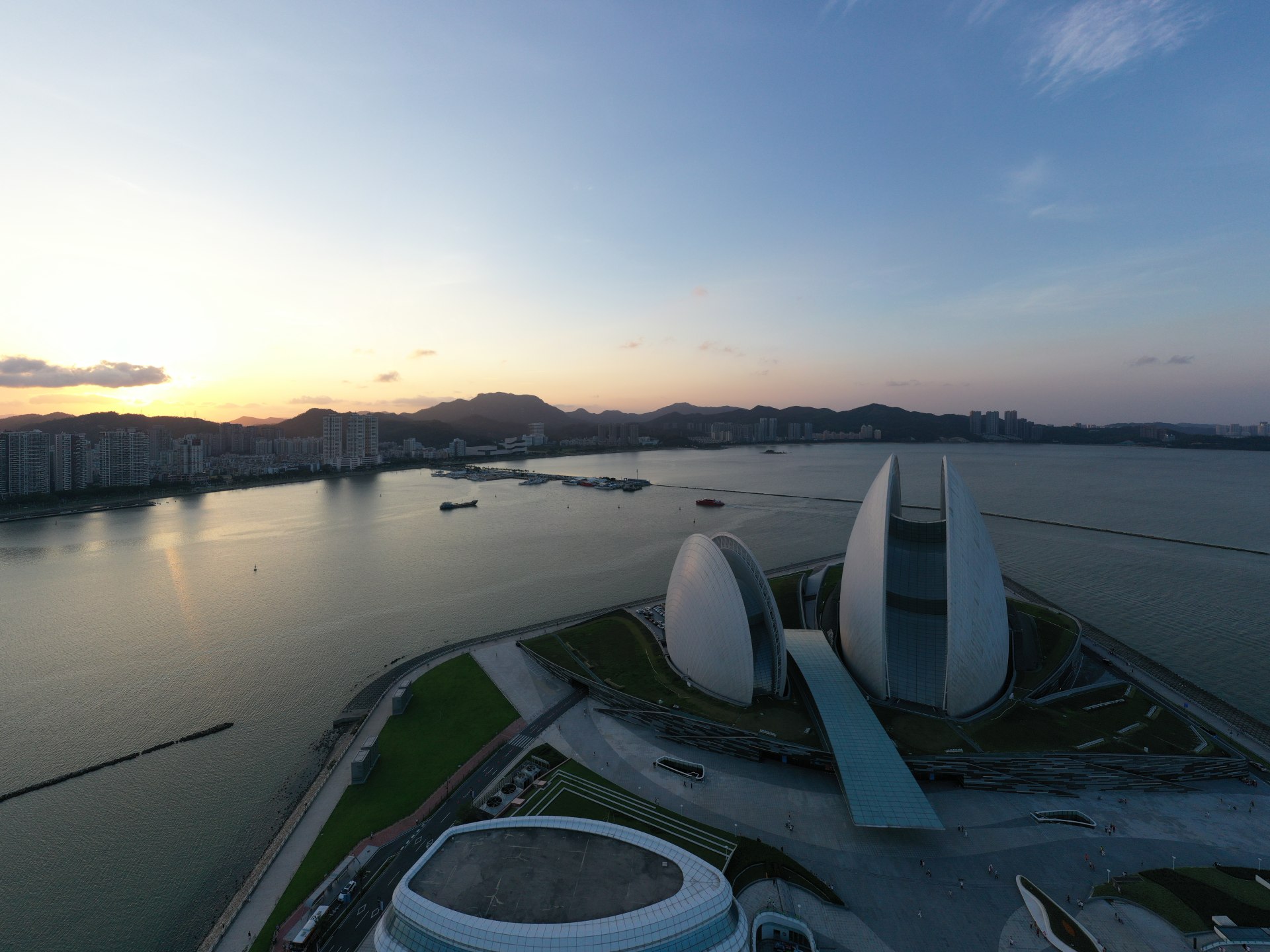 珠海市大剧院日落景色