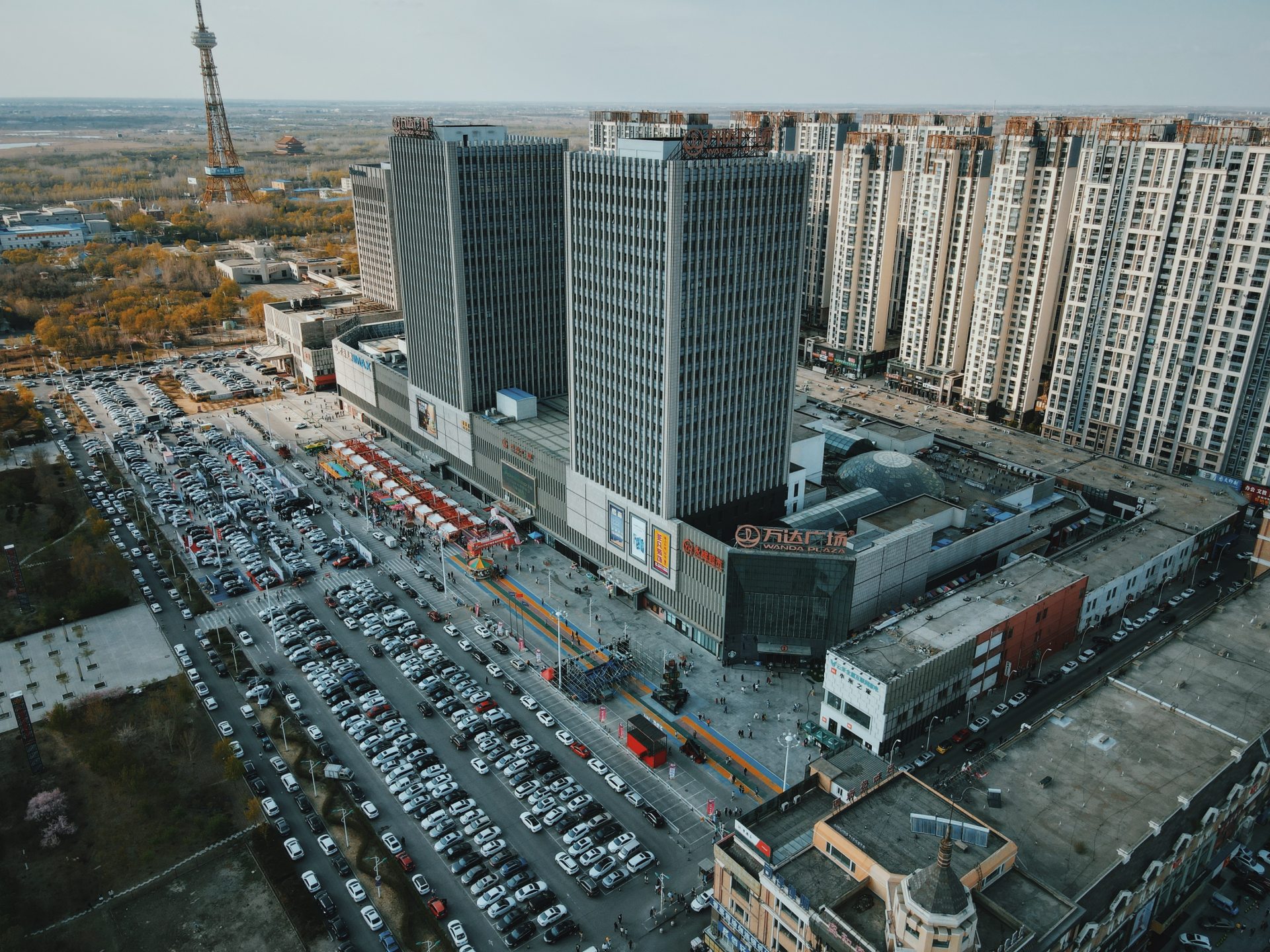 航拍大庆萨尔图万达广场