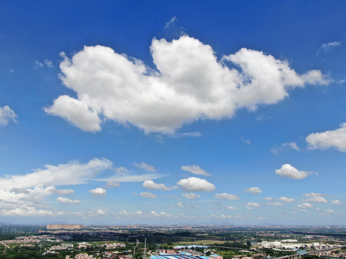 晴空里的棉花糖 来自 阳光之夏 | 天空之城