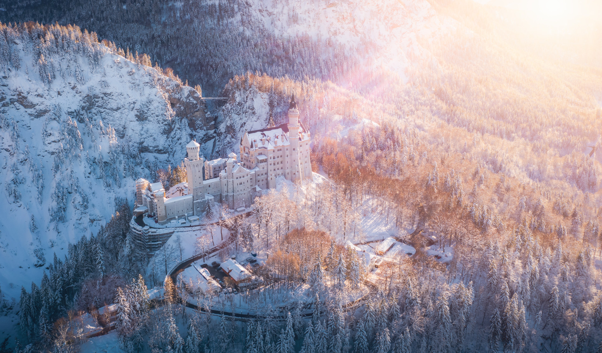 冬季被白雪覆盖的德国新天鹅堡