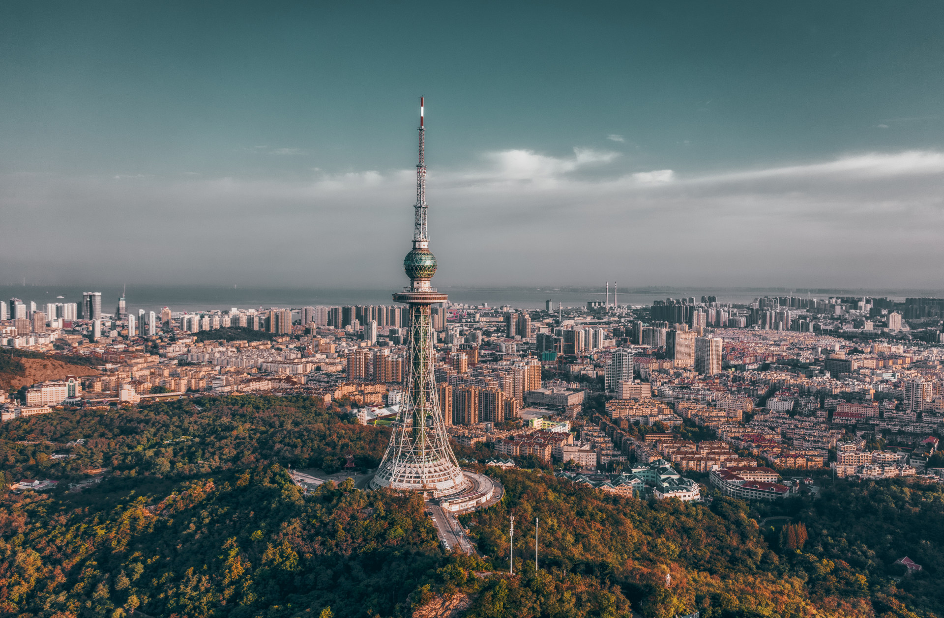青岛电视塔 来自 未酉拾光 | 天空之城