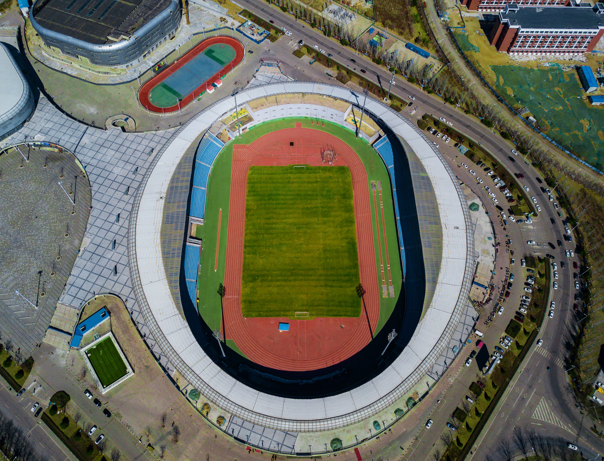 承德大学城奥体中心