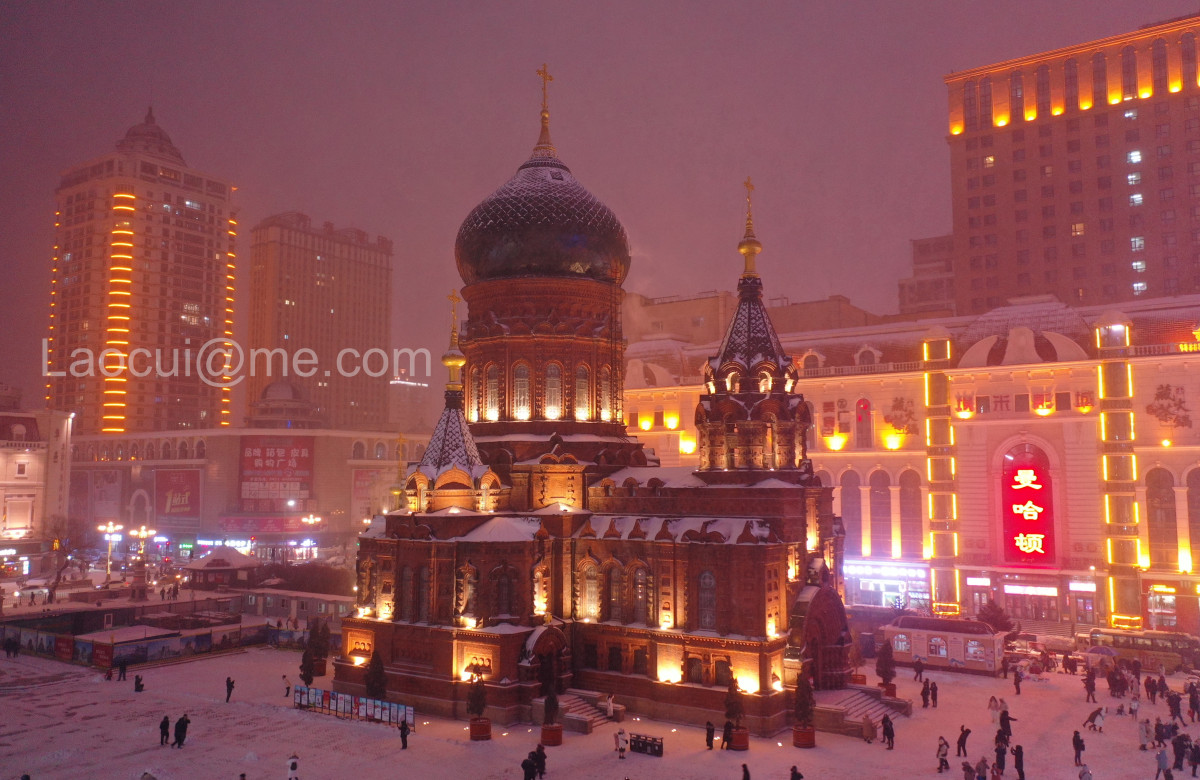 风雪中的索菲亚教堂夜景,美哭了 来自 安第斯的雪 | 天空之城