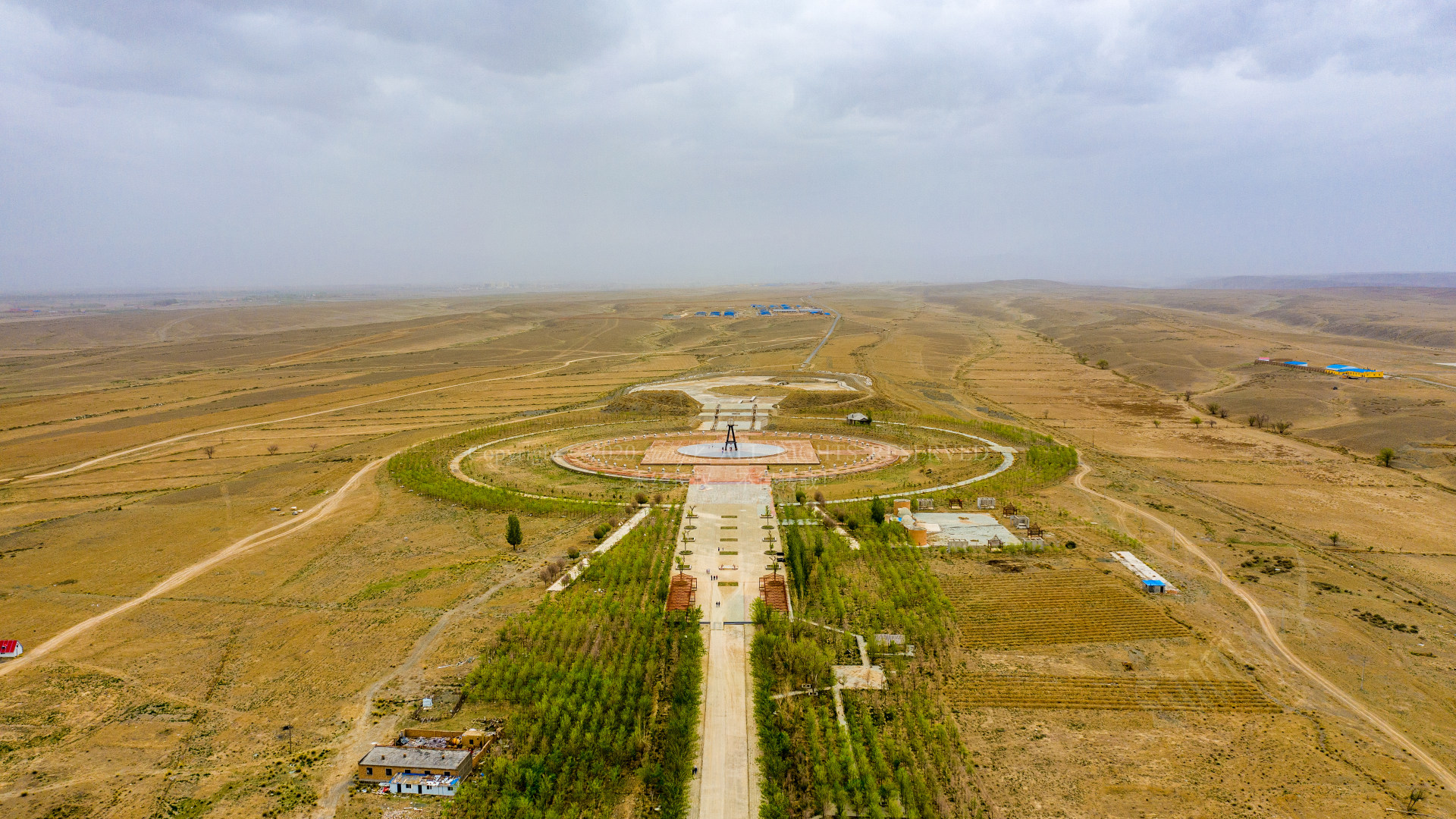 亚欧大陆地理中心图片