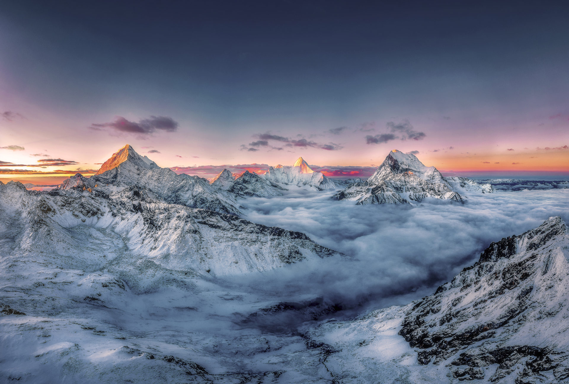 远眺三怙主雪山