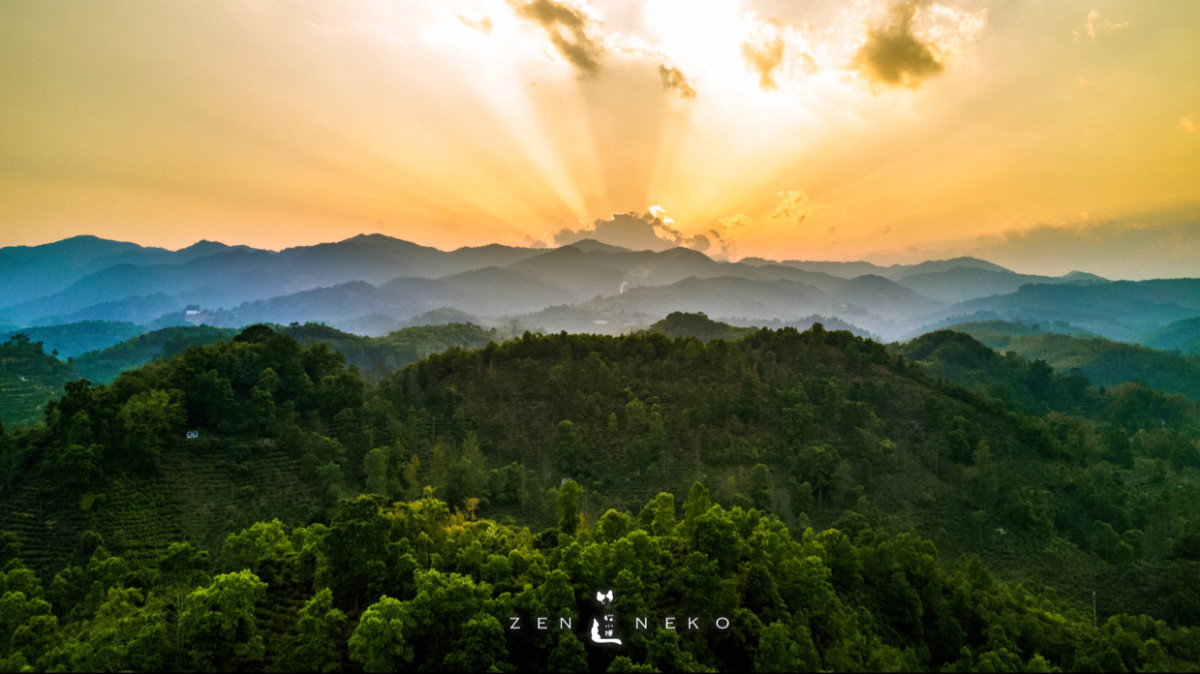 夕阳西下,万丈光芒
