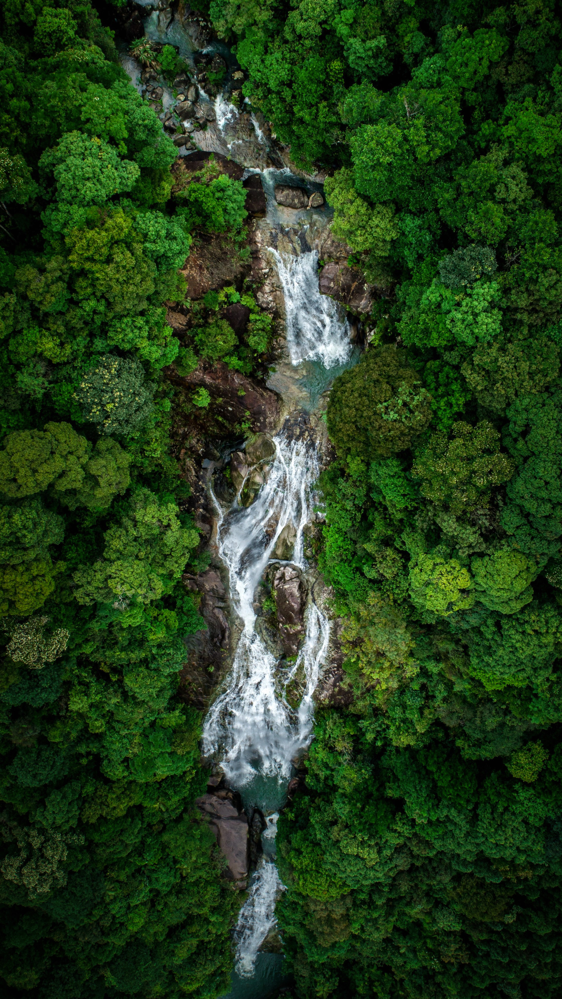 绿隐瀑布the waterfall in the deep green jungle