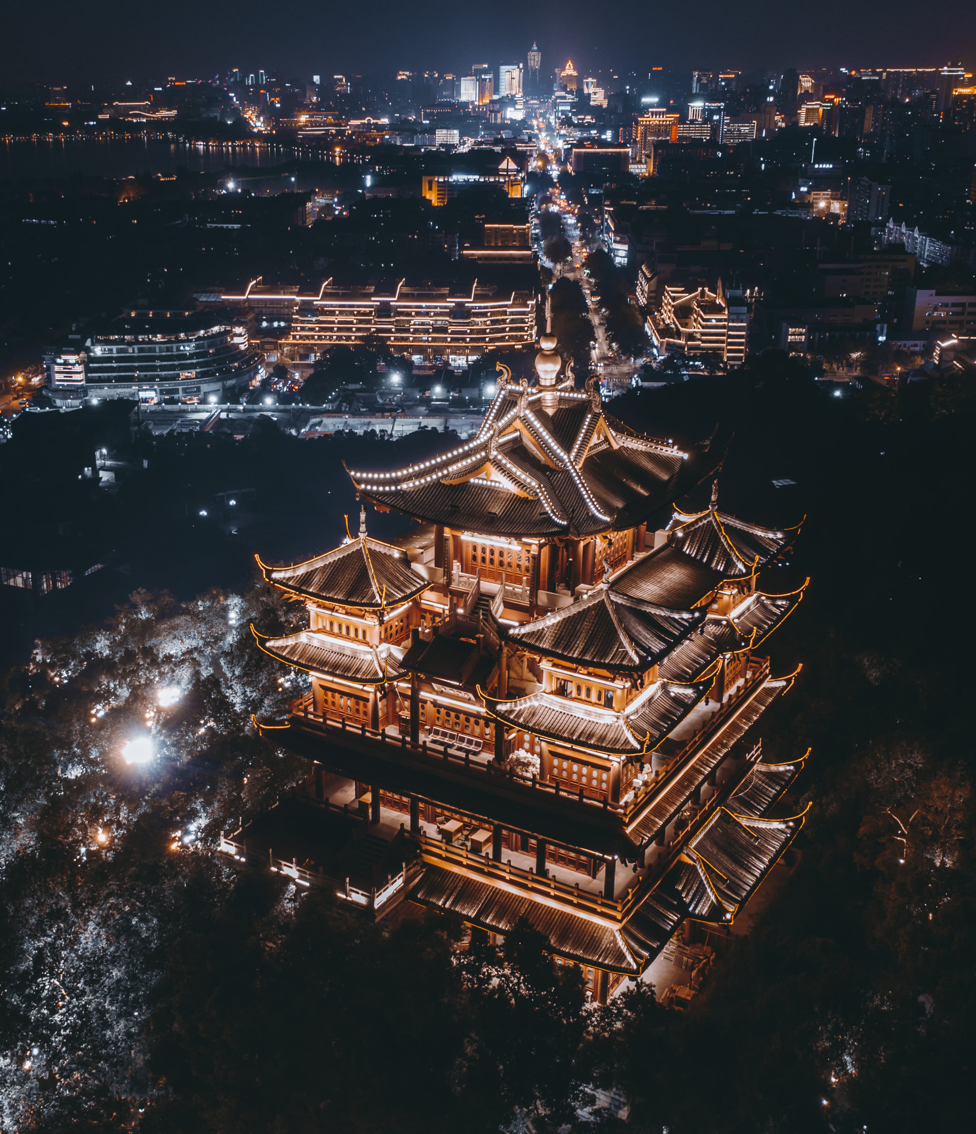 城隍阁mavic 2 pro杭州城隍阁,背后就是中轴线一直延伸到武林广场