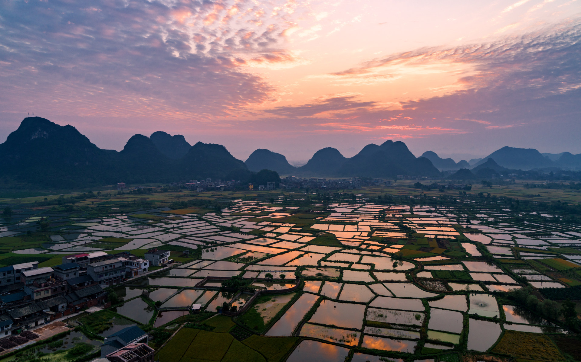 会仙玻璃田朝霞 来自 庞 伟 | 天空之城