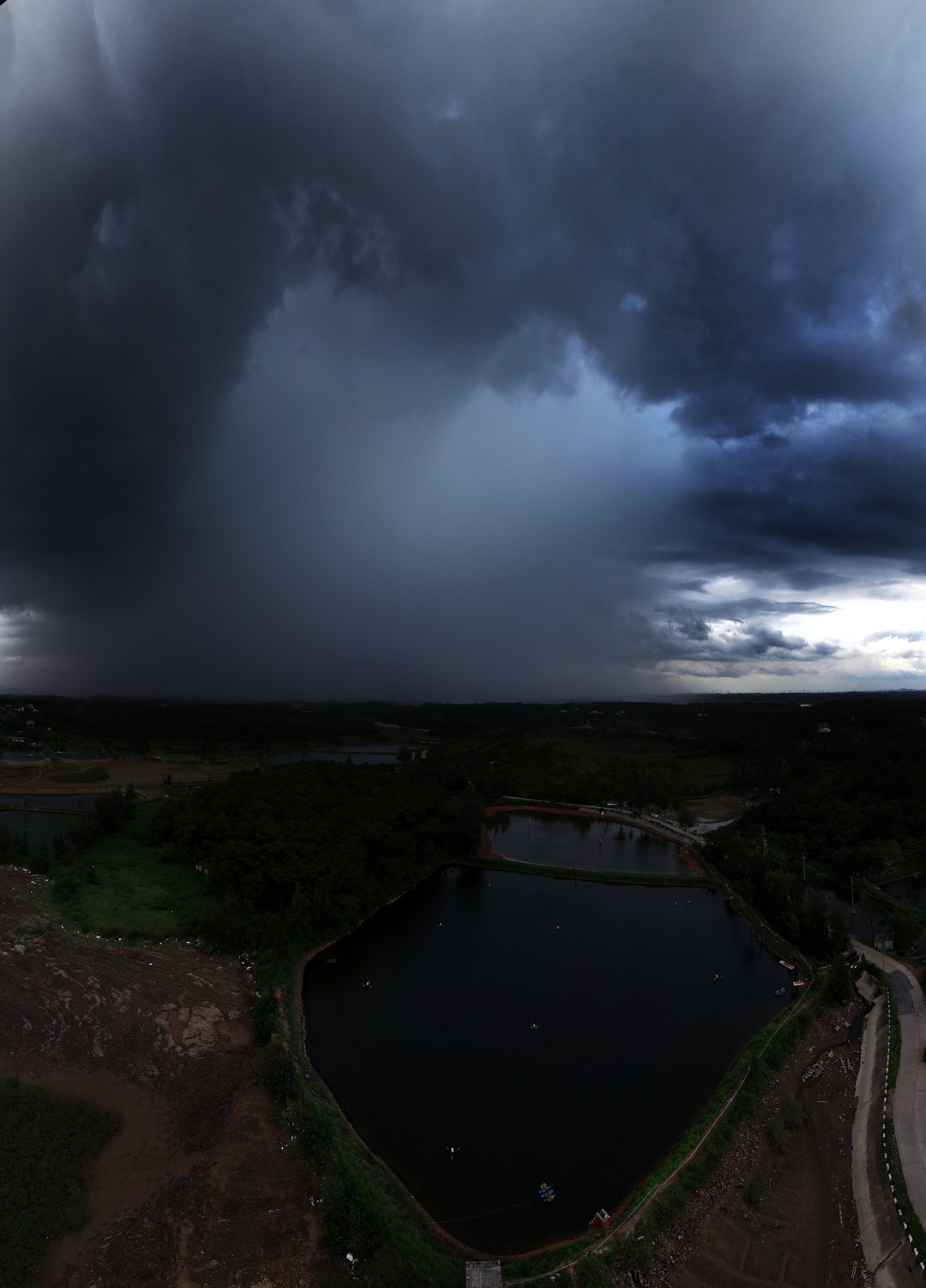 生死时速--暴雨来袭 (critical point) 来自 任平生 | 天空之城
