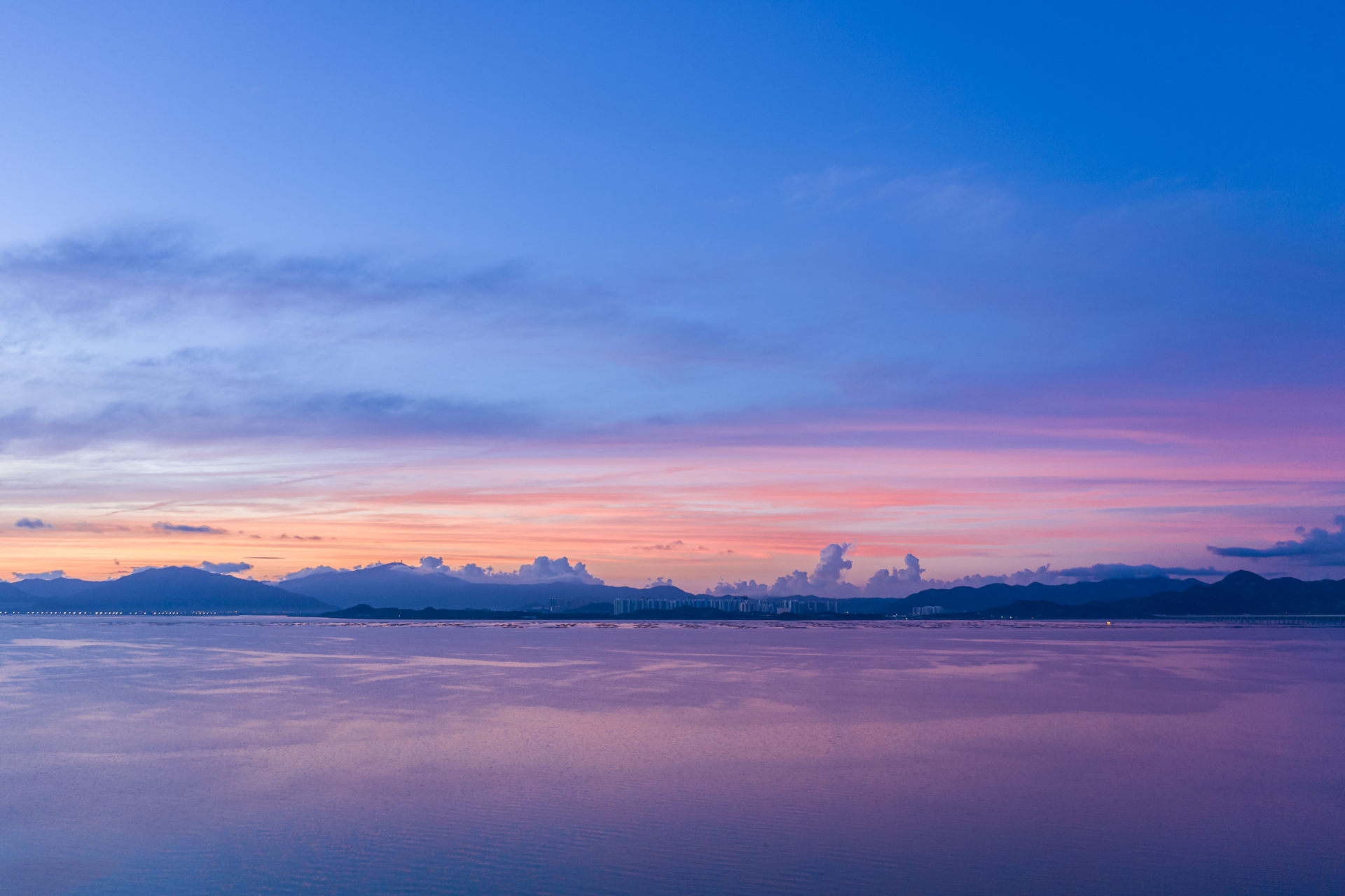 深圳湾朝霞 来自 南俗 | 天空之城