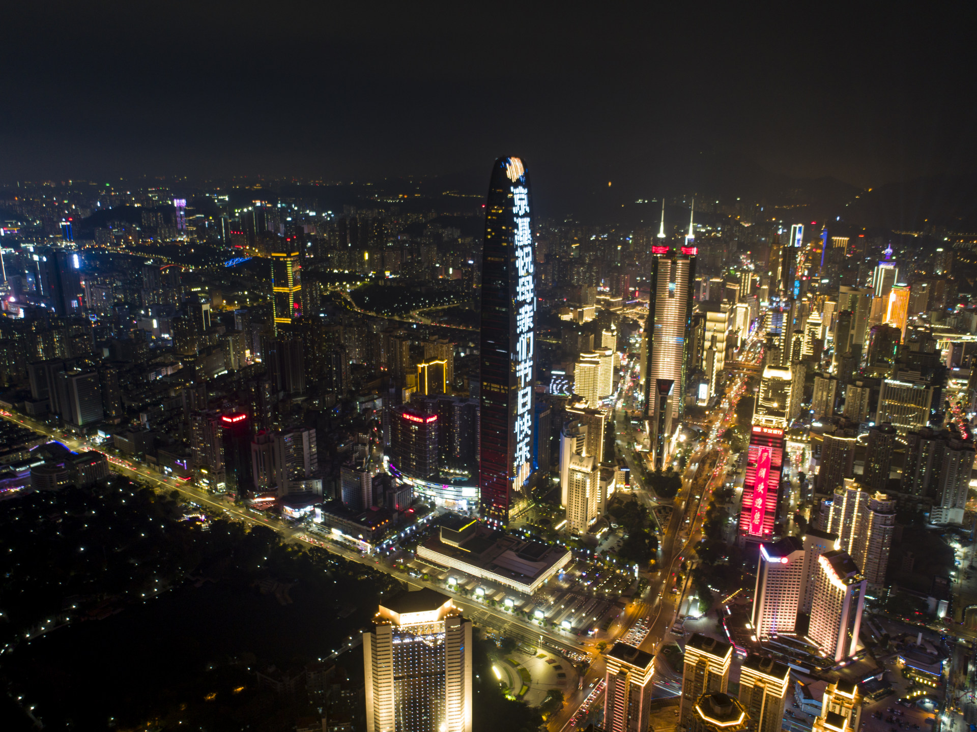 京基一百母亲节外墙led字幕