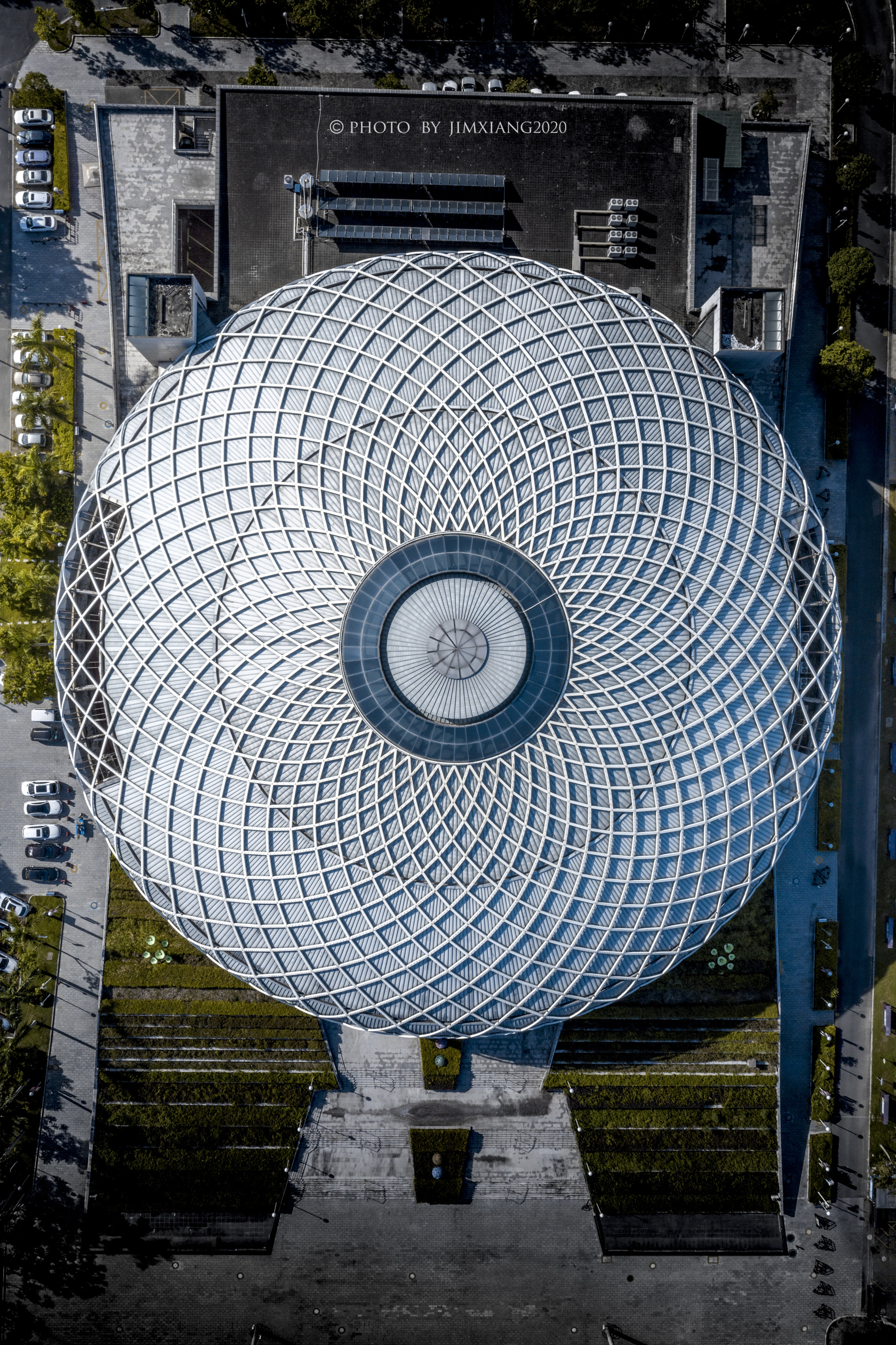 mavic 2 pro已投稿天空之城 6 周年航拍大赛现代感十足的圆形建筑外观
