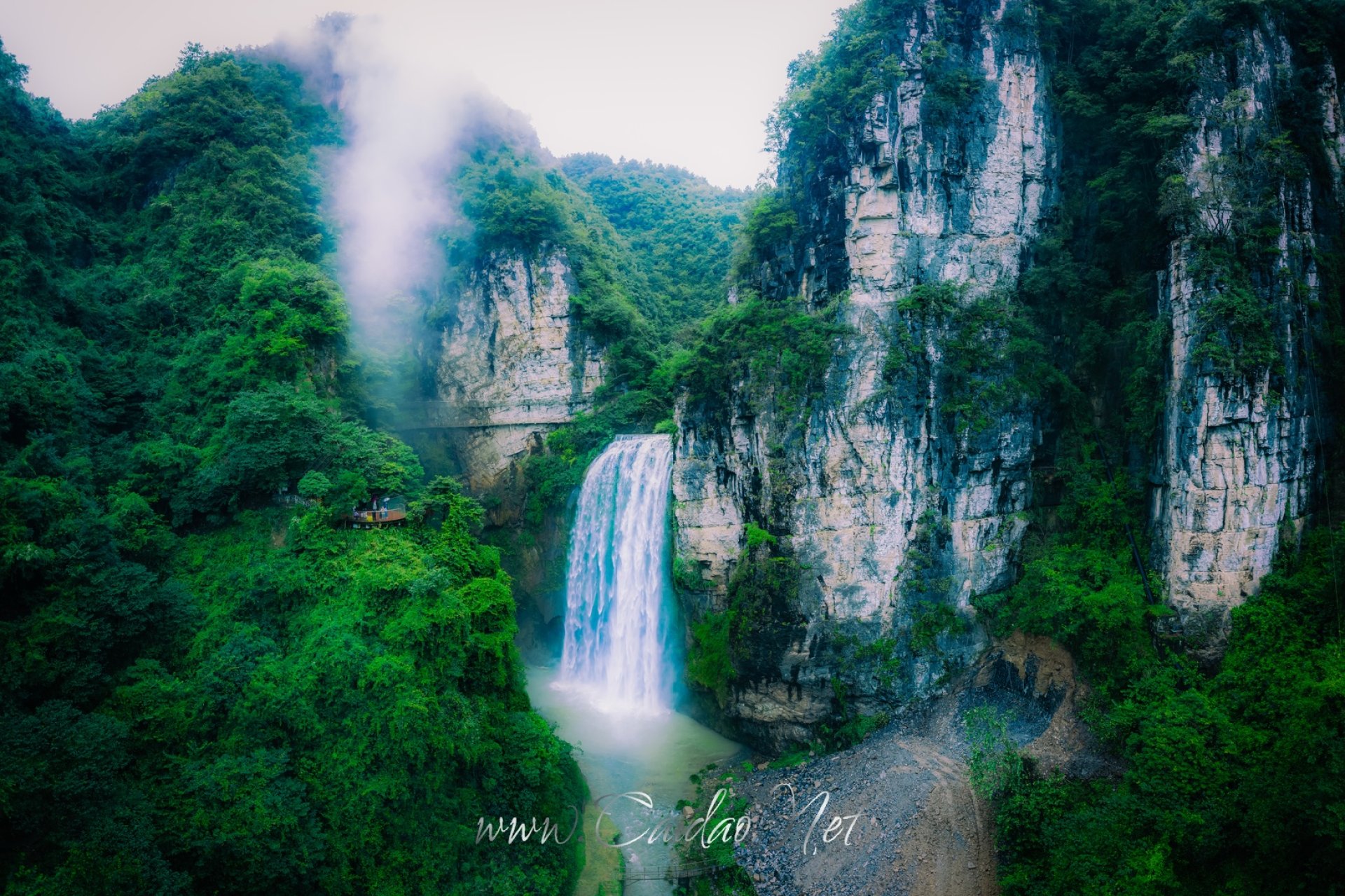 航拍飞天瀑布全景