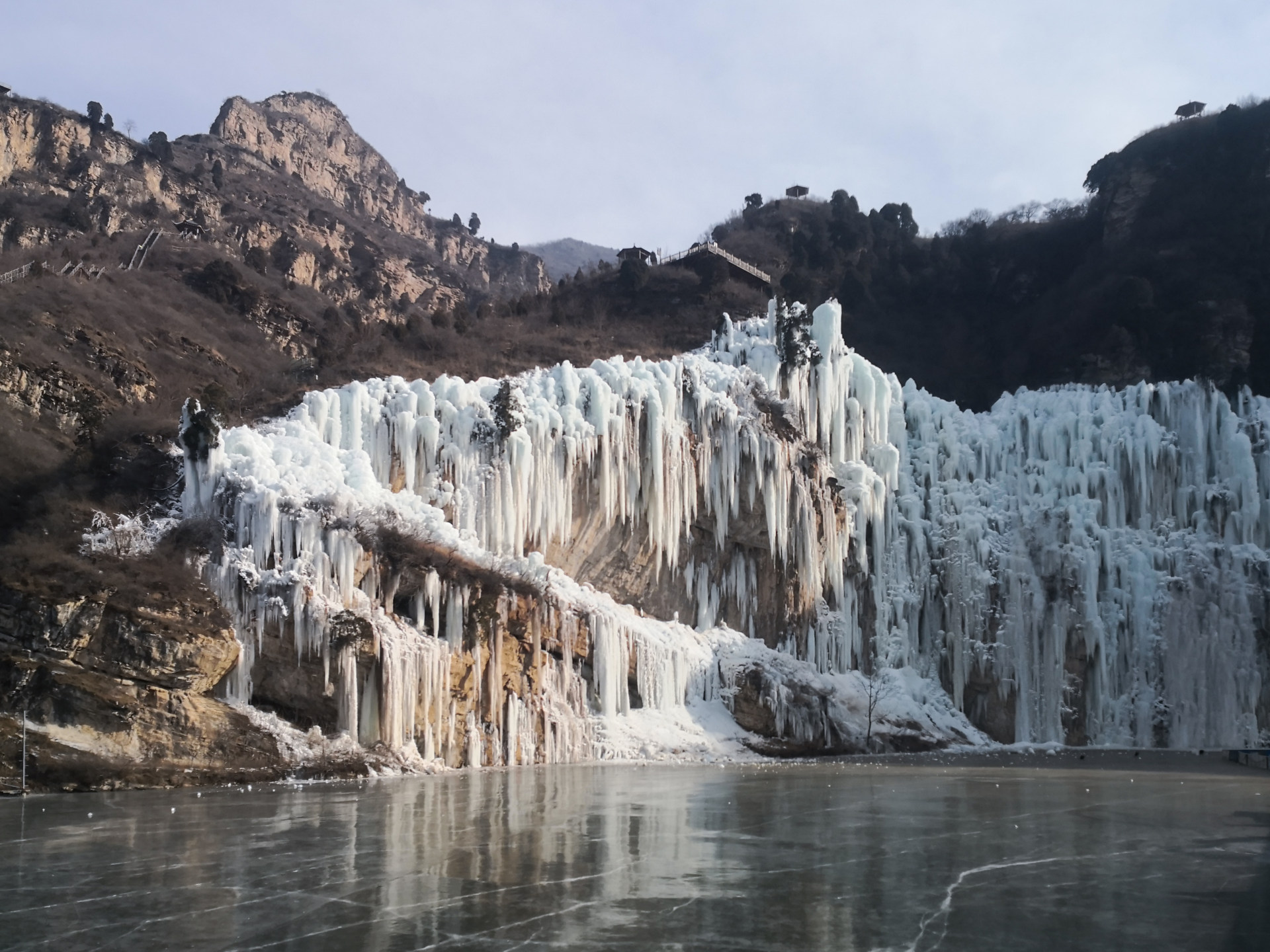 霞云岭金水湖冰瀑