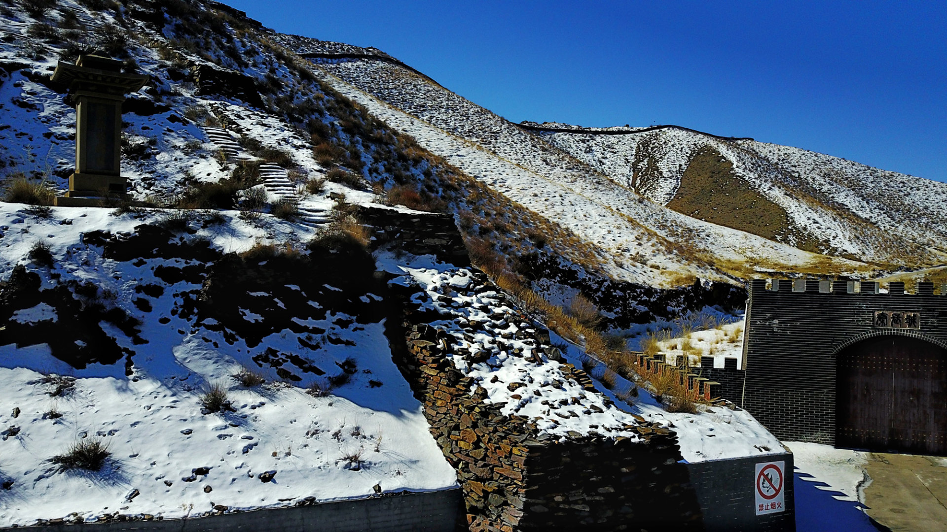 《内蒙古固阳秦长城》《敖包》《包头体育场》