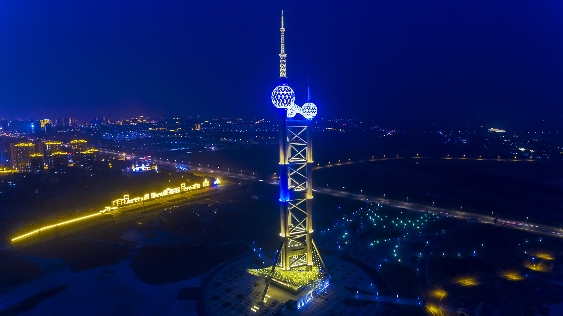大庆湿地观测塔夜景