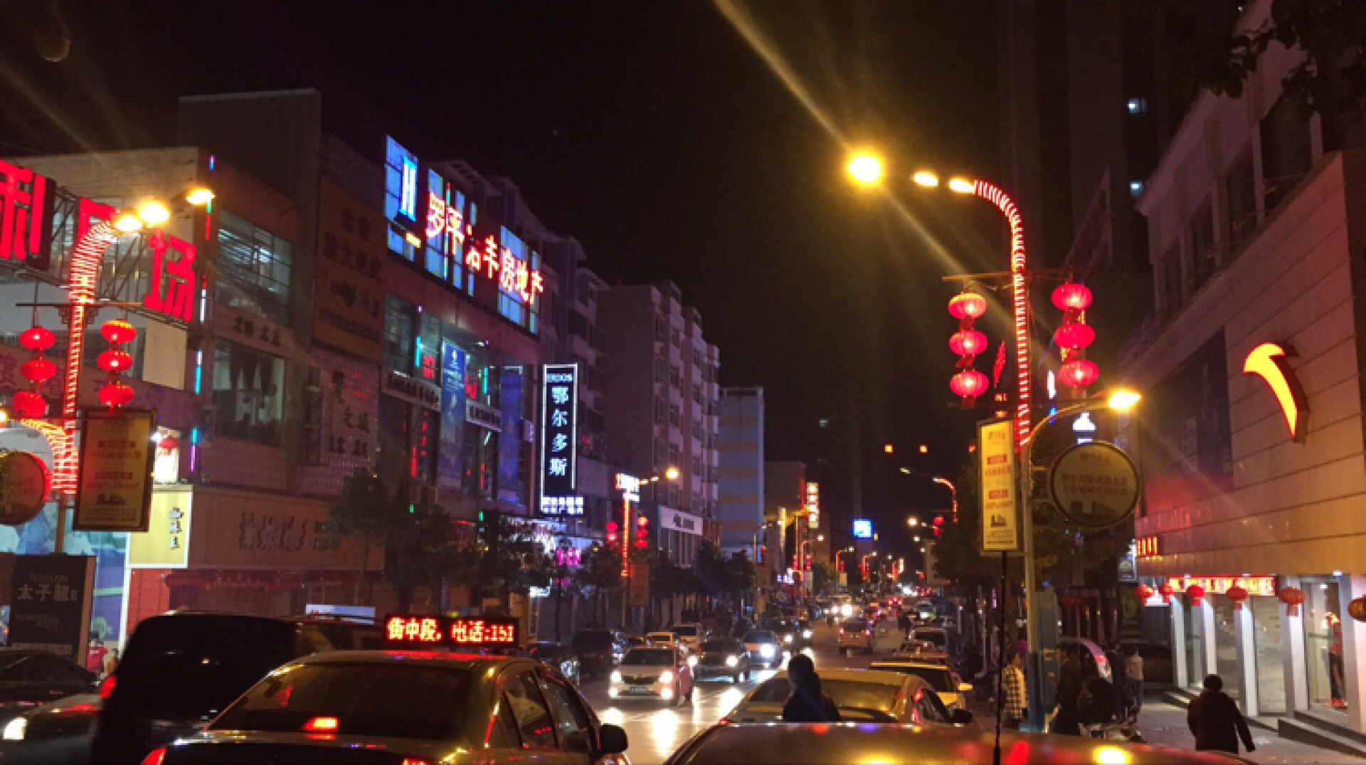 分享二维码 2017-1-28 21 拍摄参数 无 地理位置 无 罗平振兴街夜景