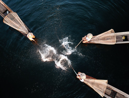 A Fishing Performance at Inle Lake 