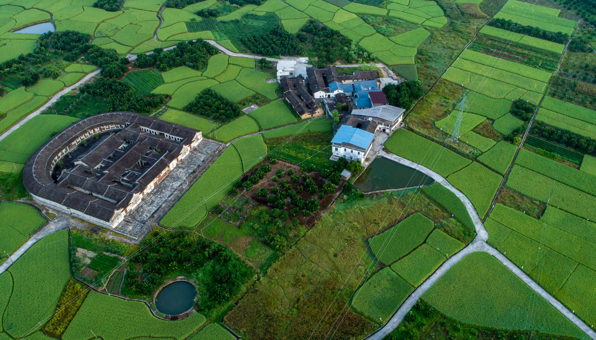 秉彝庄--隆文镇最大最完整的客家围龙屋the largest hakka dragon
