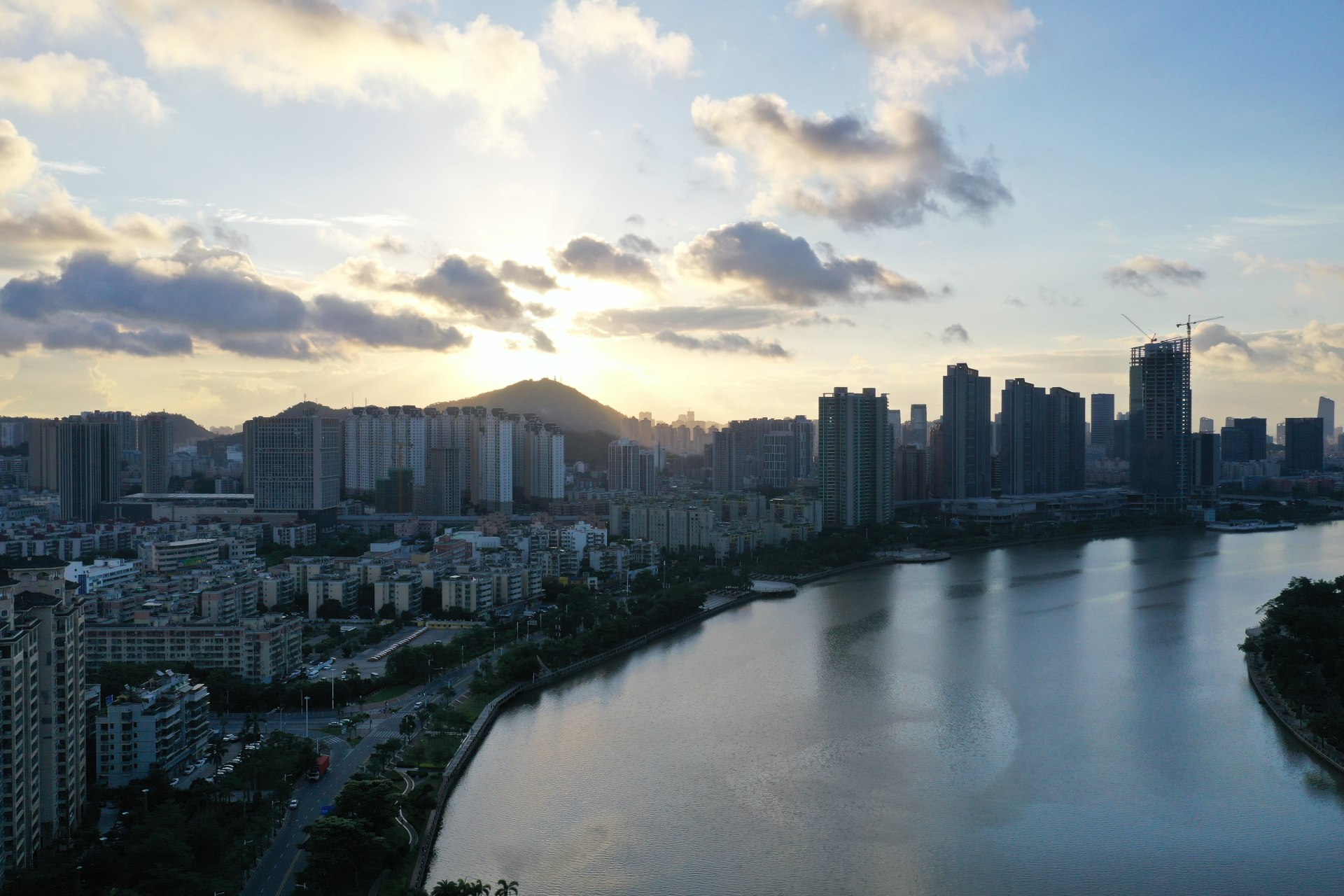 珠海市前山河日出